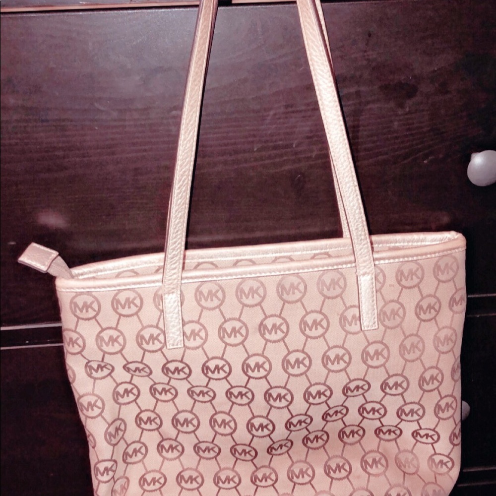 Micheal kors Hang bag